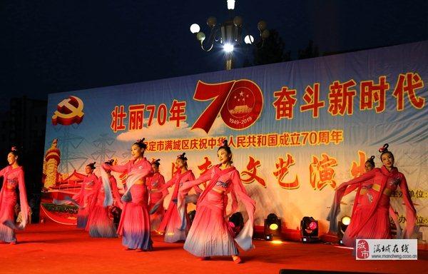 迷失在街头的男孩